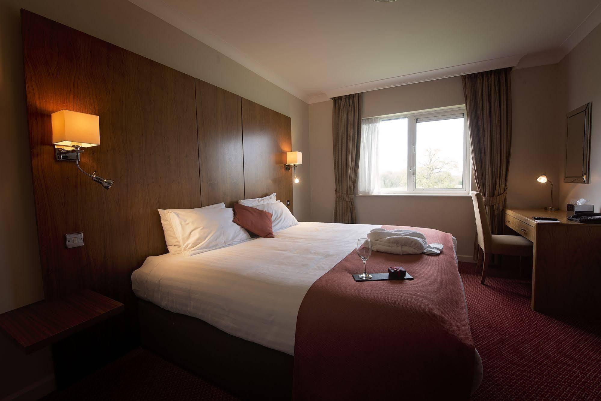 Horwood House Hotel Milton Keynes Buitenkant foto